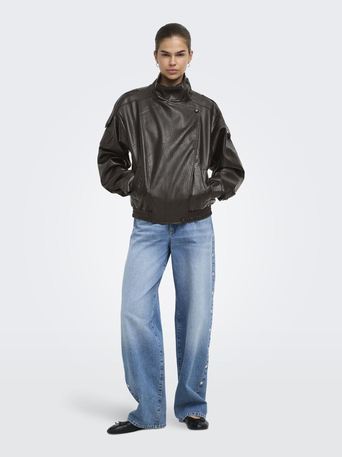 model_shot-front_full